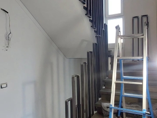 Elementi in ferro per corrimano scala, stile Industriale. Ferro grezzo con finitura trasparente.