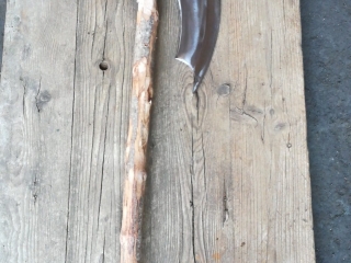 Modello Ragnarok. Acciaio e legno. Forgiata a mano